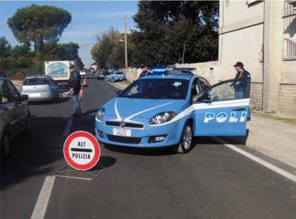 Anche la Polizia di Stato usa il pugno duro e scende in campo per il ripristino della legalità Anche la Polizia di Stato usa il pugno duro e scende in campo per il ripristino della legalità