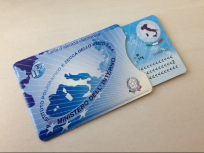 Carta di identità elettronica, al via da marzo 2016 ma è portatrice di nuovi rischi per i nostri dati Carta di identità elettronica, al via da marzo 2016 ma è portatrice di nuovi rischi per i nostri dati