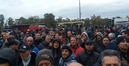 lLVA. Lo sciopero ed il corteo di Taranto: ma contro chi manifestavano ? Erano tutti lì ! item-thumbnail