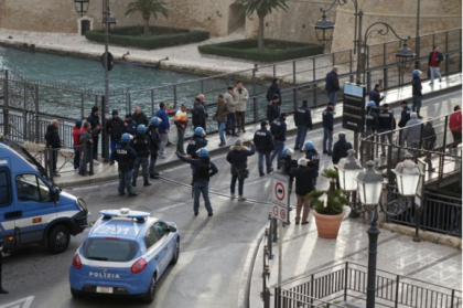 Taranto bloccata di nuovo. Ma il Prefetto ed il Questore cosa stanno a fare ? item-thumbnail