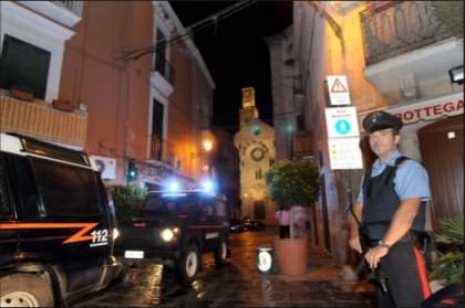 Trovate a Bari 1.400 bottiglie di vino rubate a Taranto. Le vendevano i locali e market della “movida” item-thumbnail