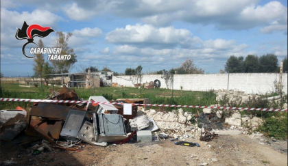 Controlli dei Carabinieri per la tutela ambientale. Sequestrata area abusivamente adibita a deposito di rifiuti. Controlli dei Carabinieri per la tutela ambientale. Sequestrata area abusivamente adibita a deposito di rifiuti.