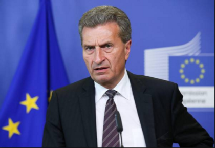 Il ministro Guidi riceve il commissario europeo Oettinger e parla di Taranto Il ministro Guidi riceve il commissario europeo Oettinger e parla di Taranto