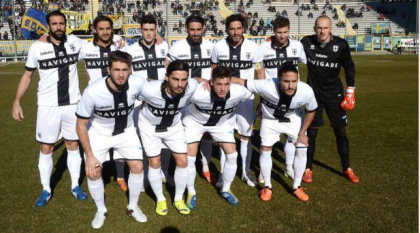 Parma primo in serie D, un anno dopo il fallimento: sono l’unica squadra imbattuta d’Italia. Altro che il Taranto…. Parma primo in serie D, un anno dopo il fallimento: sono l’unica squadra imbattuta d’Italia. Altro che il Taranto….