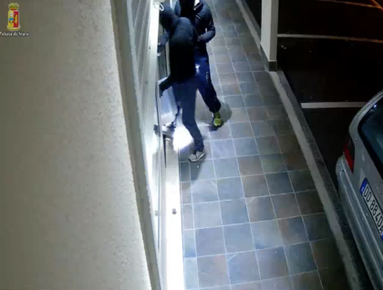 La Polizia di Stato individua una banda di etnia rom professionisti del furto in gioiellerie item-thumbnail