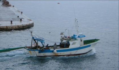 Grave infortunio a bordo su un peschereccio. Morto un pescatore Grave infortunio a bordo su un peschereccio. Morto un pescatore