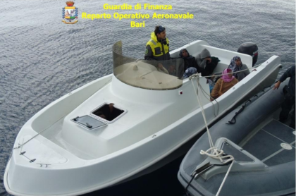 Arrestato dalla GdF al largo del Salento “scafista” italiano che trasportava migranti item-thumbnail