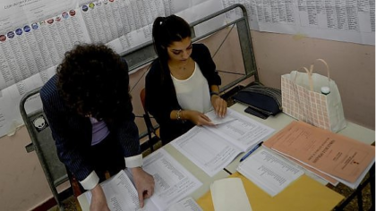 Elezioni Comunali Puglia. Al voto alle h.19 il 49,5% degli elettori . Affluenza a Brindisi sopra la media Elezioni Comunali Puglia. Al voto alle h.19 il 49,5% degli elettori . Affluenza a Brindisi sopra la media