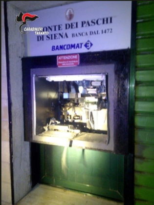 Nuovo tentativo di furto alle banche. Questa volta tocca allo sportello bancomat del Monte dei Paschi di Siena item-thumbnail