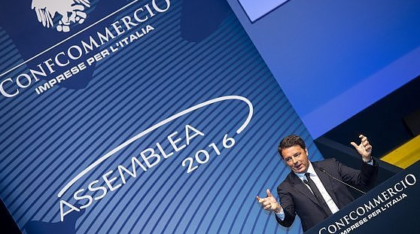 Renzi all’assemblea della Confcommercio difende gli 80 euro: “Qualche fischio non mi spaventa” item-thumbnail