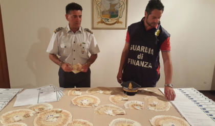 La Finanza sequestra banconote false per 25mila euro ed arresta una persona La Finanza sequestra banconote false per 25mila euro ed arresta una persona