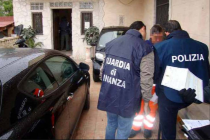 Operazione “Cloning”, La Finanza e la Polstrada mettono fine ad un giro di auto rubate e riciclate Operazione “Cloning”, La Finanza e la Polstrada mettono fine ad un giro di auto rubate e riciclate