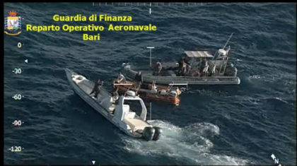 La Guardia di Finanza di Bari sequestra un quintale e mezzo di droga . Arrestati due scafisti item-thumbnail