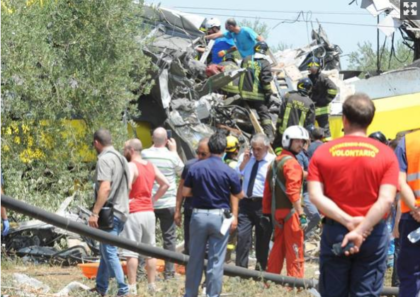 Vigili del fuoco ancora al lavoro. Trovate le scatole nere dei treni dello scontro item-thumbnail
