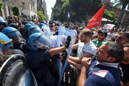 Minacce in spiaggia ad un imprenditore, aggressione ad un deputato, atti vandalici sull’auto di un giornalista. Ma esiste ancora la Legge a Taranto ? item-thumbnail