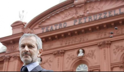 Lo scrittore ed ex magistrato Carofiglio lascia presidenza del Petruzzelli Lo scrittore ed ex magistrato Carofiglio lascia presidenza del Petruzzelli