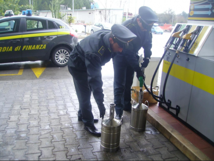 Guardia di Finanza: controlli in tutta la Puglia alla distribuzione di carburanti Guardia di Finanza: controlli in tutta la Puglia alla distribuzione di carburanti