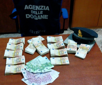 Intercettato dalla Finanza nel porto di Bari un cittadino turco con 80mila euro item-thumbnail
