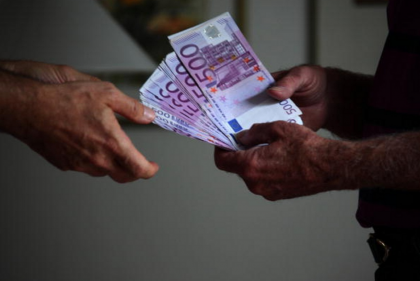 Guardia di Finanza: arrestate 9 persone per associazione a delinquere finalizzata all’usura Guardia di Finanza: arrestate 9 persone per associazione a delinquere finalizzata all’usura