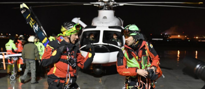 Continuano i miracoli dei soccorritori. Trovate vive 10 persone sotto la valanga, salvati tutti e 4 i bambini : erano sotto la neve da oltre 42 ore item-thumbnail