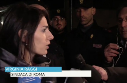 Virginia Raggi, il sorriso…le polizze e le menzogne della “sindaca che non sa” Virginia Raggi, il sorriso…le polizze e le menzogne della “sindaca che non sa”