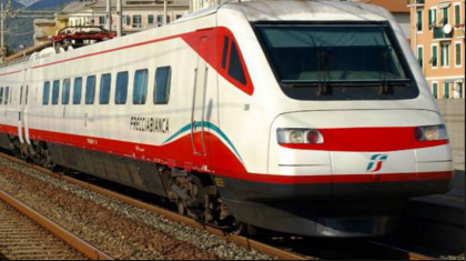 Ragazza attraversa un passaggio a livello chiuso e si suicida all’arrivo del treno FrecciaBianca Ragazza attraversa un passaggio a livello chiuso e si suicida all’arrivo del treno FrecciaBianca