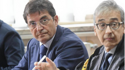 L’ex sottosegretario (PdL) Cosentino condannato a 7 anni con i fratelli per estorsione e illecita concorrenza L’ex sottosegretario (PdL) Cosentino condannato a 7 anni con i fratelli per estorsione e illecita concorrenza