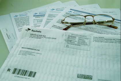 Equitalia deve rilasciare al contribuente copia conforme all’originale delle cartelle e relative relate di notifica. Equitalia deve rilasciare al contribuente copia conforme all’originale delle cartelle e relative relate di notifica.