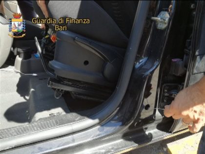 Due napoletani arrestati nel porto di Bari. Avevano merce rubata e documenti falsi item-thumbnail