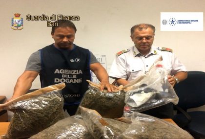 Bari. La Guardia di Finanza sequestra 11 chili di stupefacenti. Arrestato un tarantino Bari. La Guardia di Finanza sequestra 11 chili di stupefacenti. Arrestato un tarantino