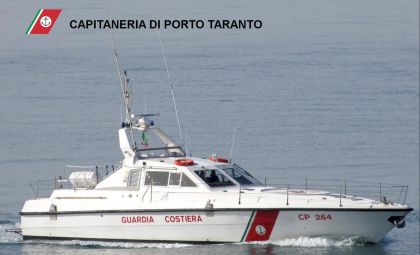 Soccorsi due bagnanti in Puglia che a causa del vento forte non riuscivano a tornare a riva item-thumbnail