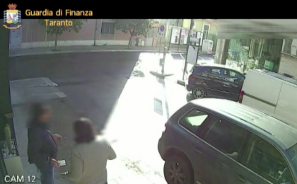 Arrestati due usurai a Taranto. Avevano usurato un assicuratore applicando tassi del 3.600 per cento item-thumbnail