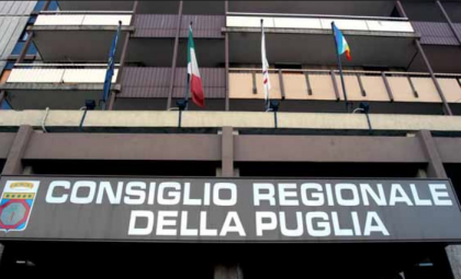 I sindacati protestano sotto la Regione Puglia contro il ricorso al Tar di Emiliano e Melucci sull’ ILVA item-thumbnail