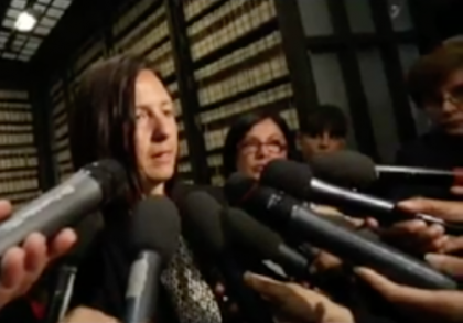 La moglie del marò Latorre denuncia: “Ha abbandonato i suoi figli” item-thumbnail
