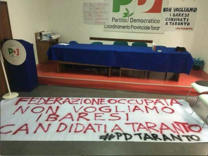 Pd Taranto, continua l’ occupazione della sede: “via i baresi” . Emiliano ridicolizzato da Renzi item-thumbnail