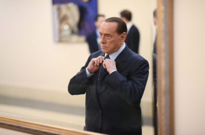 Candidati elezioni 2018, Berlusconi punta sui “fedelissimi”. Donne in prima linea item-thumbnail