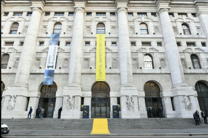 Poste Italiane: piano al 2022, utile +13% medio annuo a 1,2 mld Poste Italiane: piano al 2022, utile +13% medio annuo a 1,2 mld