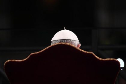 Papa Francesco alla via Crucis: “Sfidiamo le coscienze addormentate” item-thumbnail