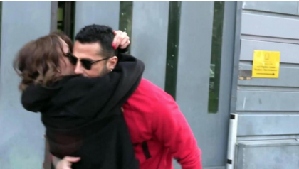 La procura generale aveva chiesto la revoca della libertà per Corona: “Messaggi sui social, torni in carcere”. Il Tribunale la respinge ed ammonisce l’agente di “paparazzi” item-thumbnail