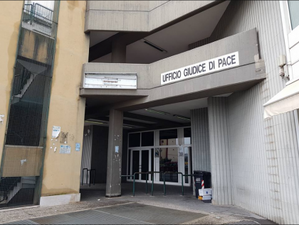 In fiamme i locali dell’archivio del Giudice di Pace di Bari In fiamme i locali dell’archivio del Giudice di Pace di Bari