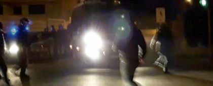 Tap: nuovi blocchi, arrestato attivista. Proteste davanti la Questura di Lecce, quattro agenti feriti. Tap: nuovi blocchi, arrestato attivista. Proteste davanti la Questura di Lecce, quattro agenti feriti.