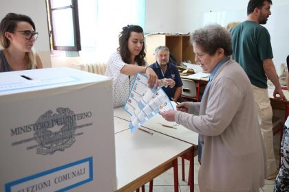 Ballottaggi in 75 comuni: 3 milioni di elettori alle urne. Seggi aperti dalle 7 alle 23, Ballottaggi in 75 comuni: 3 milioni di elettori alle urne. Seggi aperti dalle 7 alle 23,