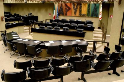 La Commissione boccia l’assestamento e variazione del bilancio della Regione Puglia La Commissione boccia l’assestamento e variazione del bilancio della Regione Puglia