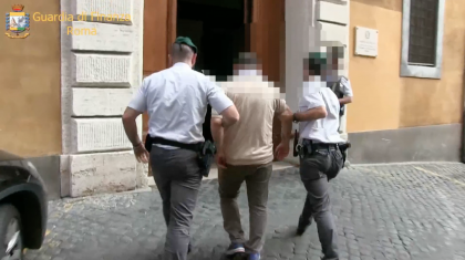 La Guardia di Finanza arresta a Roma un imprenditore ed il faccendiere italiano al centro dei Panama Papers La Guardia di Finanza arresta a Roma un imprenditore ed il faccendiere italiano al centro dei Panama Papers