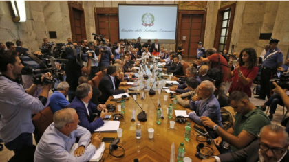 La notte dell’Ilva. L’accordo è stato raggiunto: 10.700 assunti subito item-thumbnail