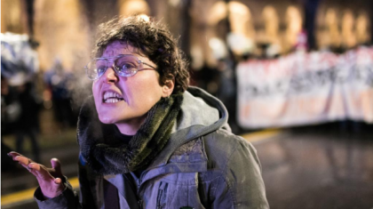Trovata droga nell’abitazione della maestra che in corteo insultò la Polizia Trovata droga nell’abitazione della maestra che in corteo insultò la Polizia