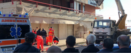 Morti 2 operai a Taranto caduti dal cestello di una gru item-thumbnail