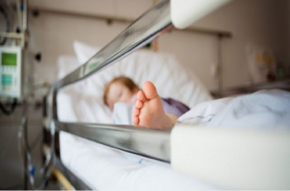 Nadia la bambina di 6 anni lanciata dal padre dal balcone di casa al 3° piano è salva Nadia la bambina di 6 anni lanciata dal padre dal balcone di casa al 3° piano è salva