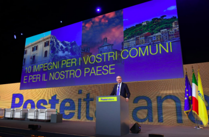 L’ad di Poste Del Fante ai sindaci d’ Italia: “In Italia non verrà chiuso nessun ufficio postale” L’ad di Poste Del Fante ai sindaci d’ Italia: “In Italia non verrà chiuso nessun ufficio postale”