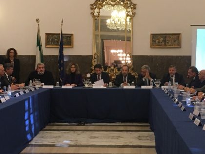 Emiliano si autoinvita a Foggia dal premier Conte: “Governo di chiacchieroni”. Ma viene smentito dal premier: “L’avevo chiamato” item-thumbnail